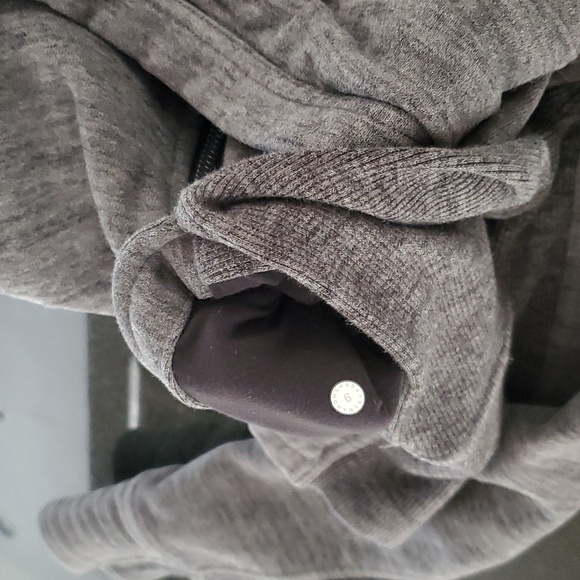 Lululemon Radiant Jacket II in Heathered Core Dark Grey - Picture 12 of 12